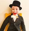 Ventriloquist dummy charlie McCarthy - www.lagoagrio.gob.ec