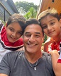 Após alta por cirurgia, Luciano Szafir posa com os filhos - Quem | QUEM ...