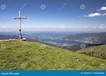Cruz En La Cumbre De Hirschberg En Alemania Imagen de archivo - Imagen ...