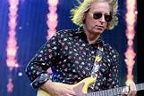 Peter Buck has no complaints: On his new Filthy Friends album, R.E.M ...