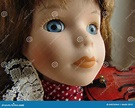 Bambola Della Porcellana Con Gli Occhi Azzurri Fotografia Stock ...