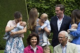 La Famiglia Reale svedese posa al completo. E che spettacolo i bambini ...