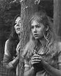 Intimate Behind the Scenes Photos of the Young Helen Mirren and Judi ...