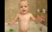 Baby SINGS in the bathtub! - YouTube