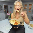 Anna Saccone on Instagram: “Normalise eating mac & cheese from the pot ...