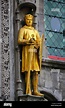 Estatua en la Basílica de la Santa Sangre en Brujas, Bélgica ...