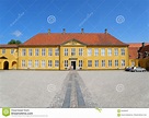 Palacio Amarillo, Edificio Histórico Coloreado Vibrante Del Barroco-estilo En Roskilde Imagen de ...