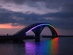 Rainbow Bridge Glowing in the Night in Taiwan : pics