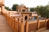 Raja Nahar Singh Palace - The most attractive places in the town