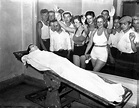 1934 - People viewing Dillinger's body at the Cook County morgue ...