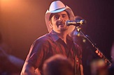 Brad Paisley Pays Tribute to Roger Miller With "Dang Me" Cover