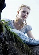 Mia Wasikowska as Alice Kingsleigh in Alice in Wonderland (2010). | I ...