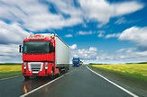 Banco de Imágenes Gratis: Camiones pesados de carga en la carretera ...