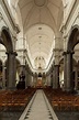 Imagem vertical da catedral de cambrai cercada por luzes no norte da ...