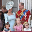 Los Duques de Cambridge y sus hijos Jorge y Carlota en el balcón del ...