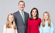 Los Reyes Felipe y Letizia: nuevo retrato oficial con sus hijas, la ...
