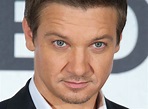Jeremy Renner weight, height and age. We know it all!