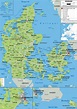 Mapa físico grande de Dinamarca con carreteras, ciudades y aeropuertos ...