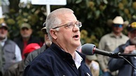 Video shows Rep. Mike Nearman opening door to protesters at Oregon Capitol