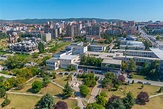 Vista Aérea De La Biblioteca Nacional De La Universidad De Pristina De ...
