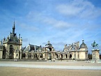 File:Chateau de Chantilly front courtyard.jpg - Wikipedia