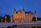 Noche Del Palacio De Schwerin Foto de archivo - Imagen de agua, oscuro ...