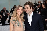 Robert Pattinson e Suki Waterhouse. A estreia na Met Gala como casal ...