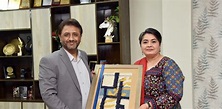 Vice Chancellor Dr Kanwal Ameen Presented Souvenir To Me - WELCOME TO ...