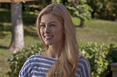 New 'Gone Girl' stills and promo posters featuring Rosamund Pike; plus ...