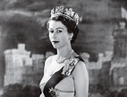 A rainha Elizabeth II chega aos 90 anos no auge - ÉPOCA | Vida
