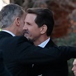 El Rey Felipe y Pablo de Grecia abrazándose en el funeral de ...
