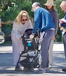 Jennifer Lawrence muestra por primera vez su bebé al mundo