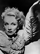 Marlene Dietrich, 1933. – Bygonely