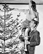 Janet Leigh & Robert Mitchum - Holiday Affair (1949) | Classic movie ...