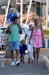 Roger Federer paseando por Cerdeña junto a sus hijos Lenny y Leo - Las ...