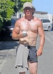 'The Bear' Star Jeremy Allen White Shows Off Seriously Fit Physique as ...