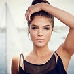 2048x2048 Marie Avgeropoulos In 2020 4k Ipad Air HD 4k Wallpapers ...