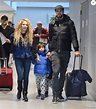 Shakira et son compagnon Gerard Piqué arrivent à l'aéroport JFK de New ...