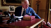 查理斯三世首与「红箱」合照 正式履行英皇公务 | 星岛日报