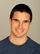 Poze Robbie Amell - Actor - Poza 23 din 64 - CineMagia.ro