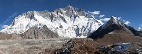 Vista panorámica del monte Lhotse y el pico de la isla 2022