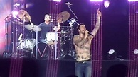 Maroon 5 - Sugar (Live at Rock In Rio 2017) - YouTube