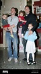Andrew Lincoln con su hija y Jason Isaacs con sus hijas Lily y Ruby ...