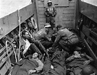 L'évacuation des soldats américains blessés au cours du débarquement ...
