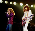 File:Jimmy Page with Robert Plant 2 - Led Zeppelin - 1977.jpg - Wikipedia