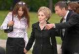 Patti Davis et sa mère Nancy Reagan, à Los Angeles, le 7 juin 2004 ...