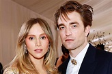 Robert Pattinson, Suki Waterhouse Hold Hands in New York City: Photos