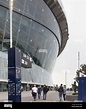 Sistema Wayfinding e facciata esterna curva dello stadio. Il New ...