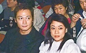 但是此时的陶大宇已经和老婆黄慧宝结婚七年了，两人在男方籍籍无名跑龙套时期就开始恋爱，经过10年恋爱长跑，2000年结婚。