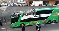 Lima: ¡Impactante! Bus de Oltursa choca con puente Villarán en Av ...